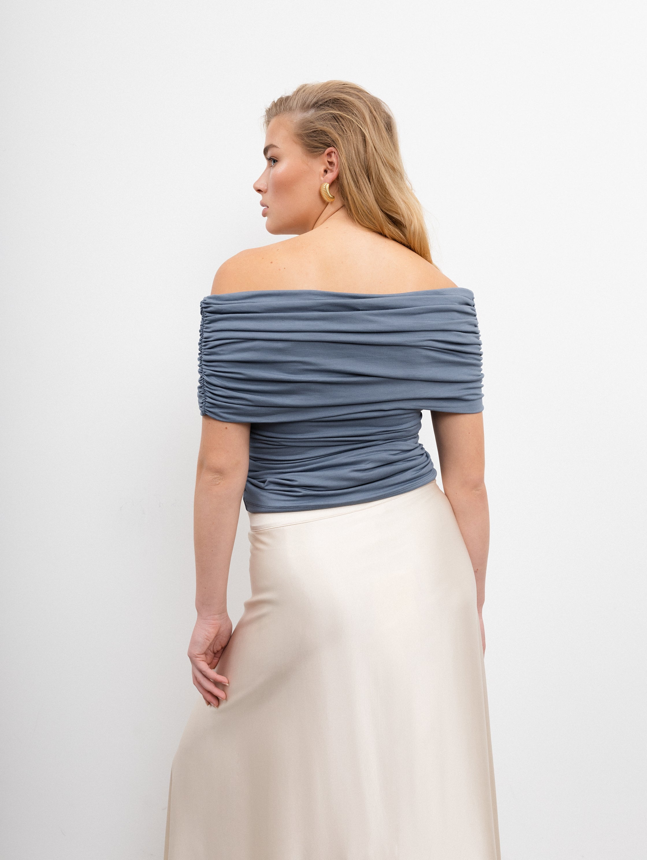 VIVEH Dosinia top in Walnut – styled view