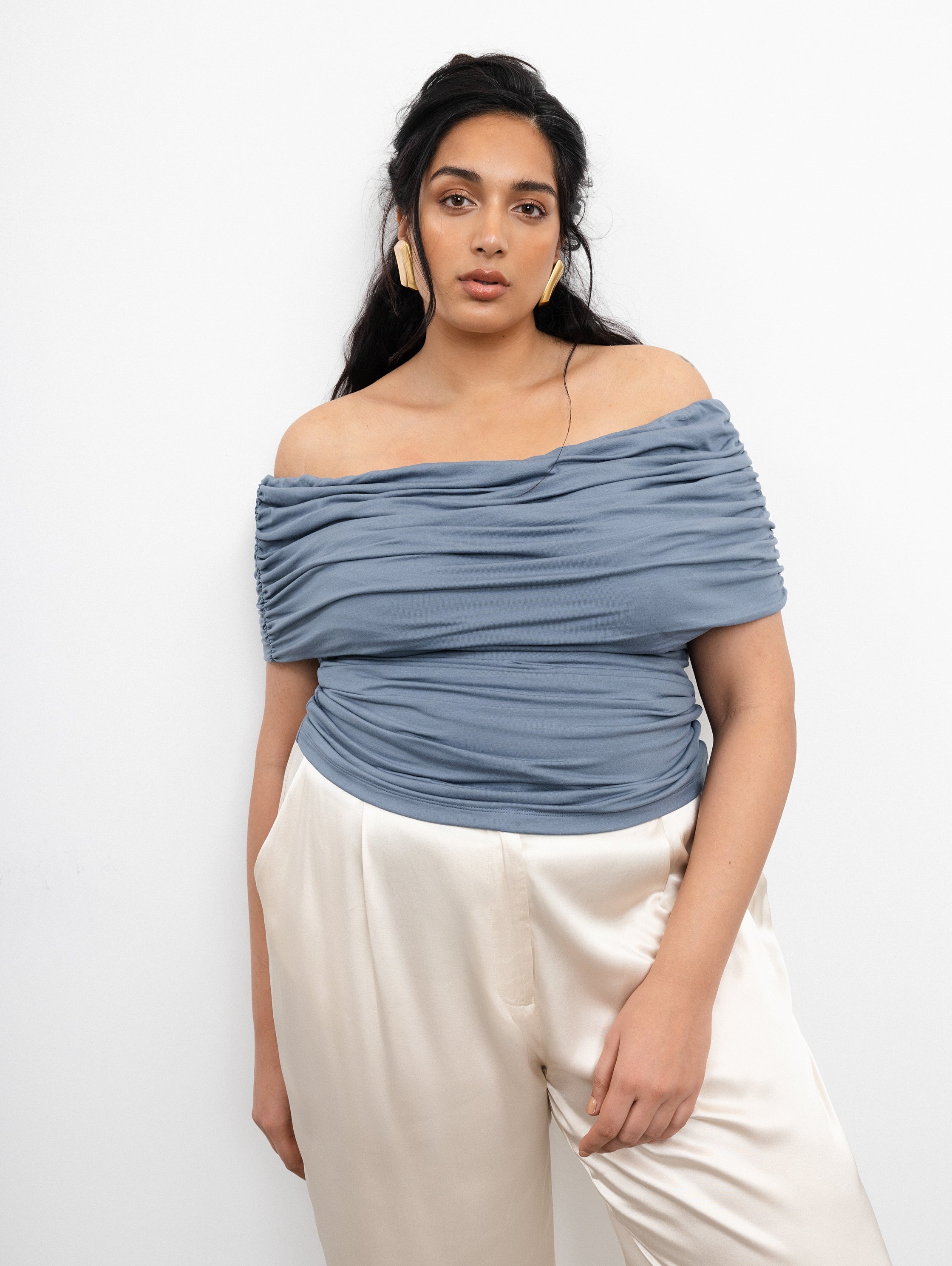 VIVEH Dosinia top in Walnut – styled view