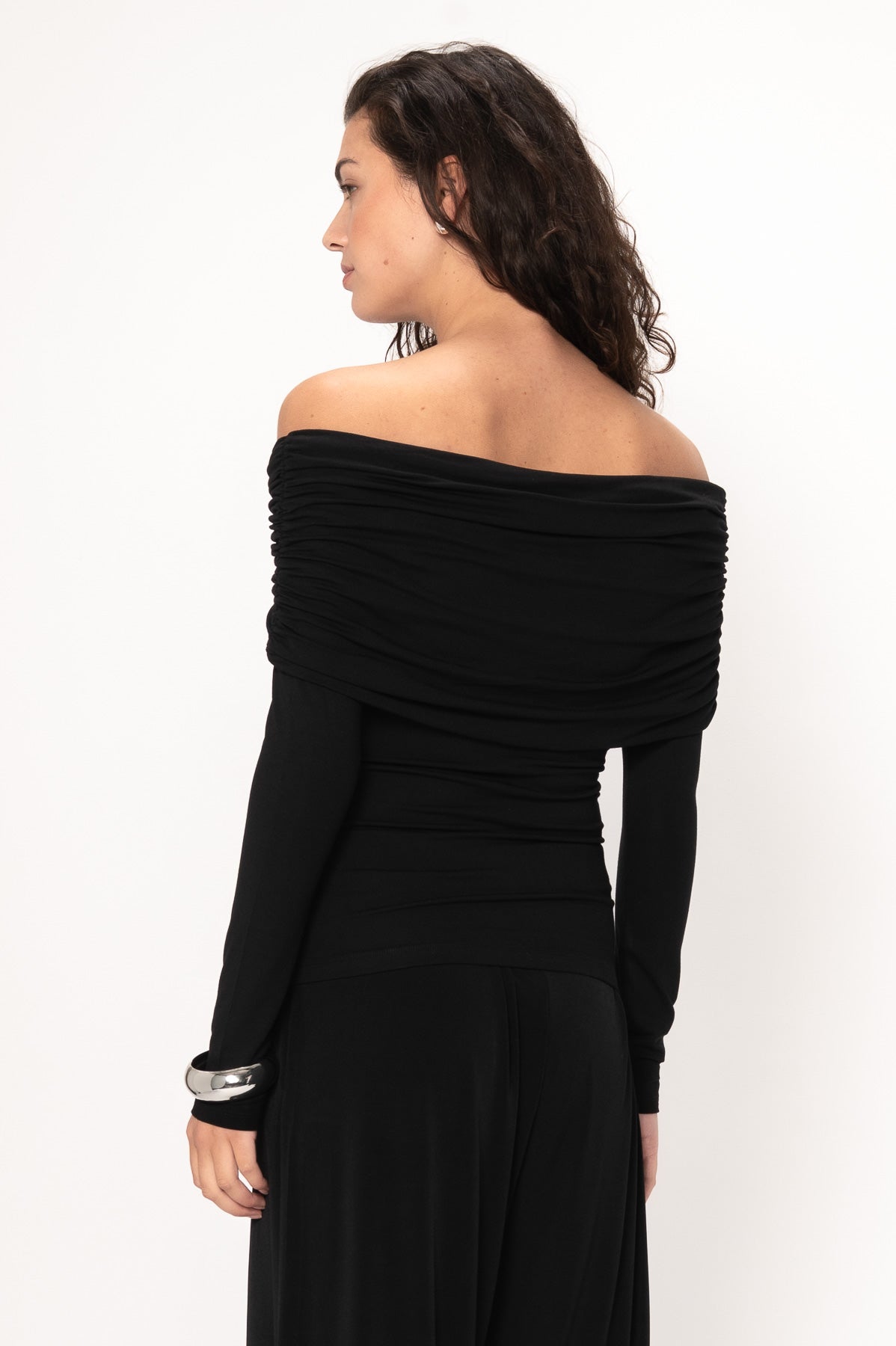 VIVEH Plum top in Walnut – styled view