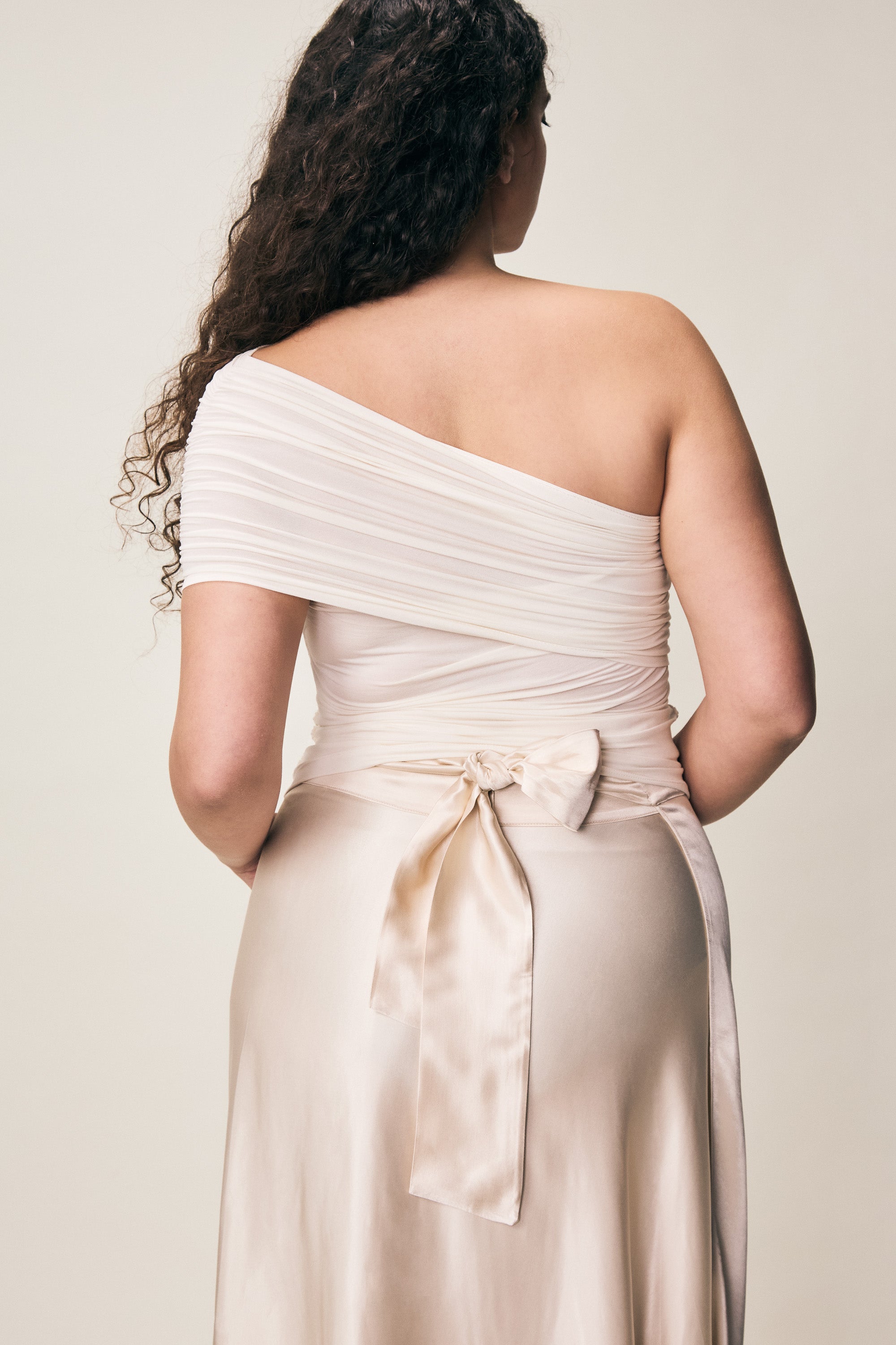 VIVEH Dahlia top in Coconut Milk – detail view