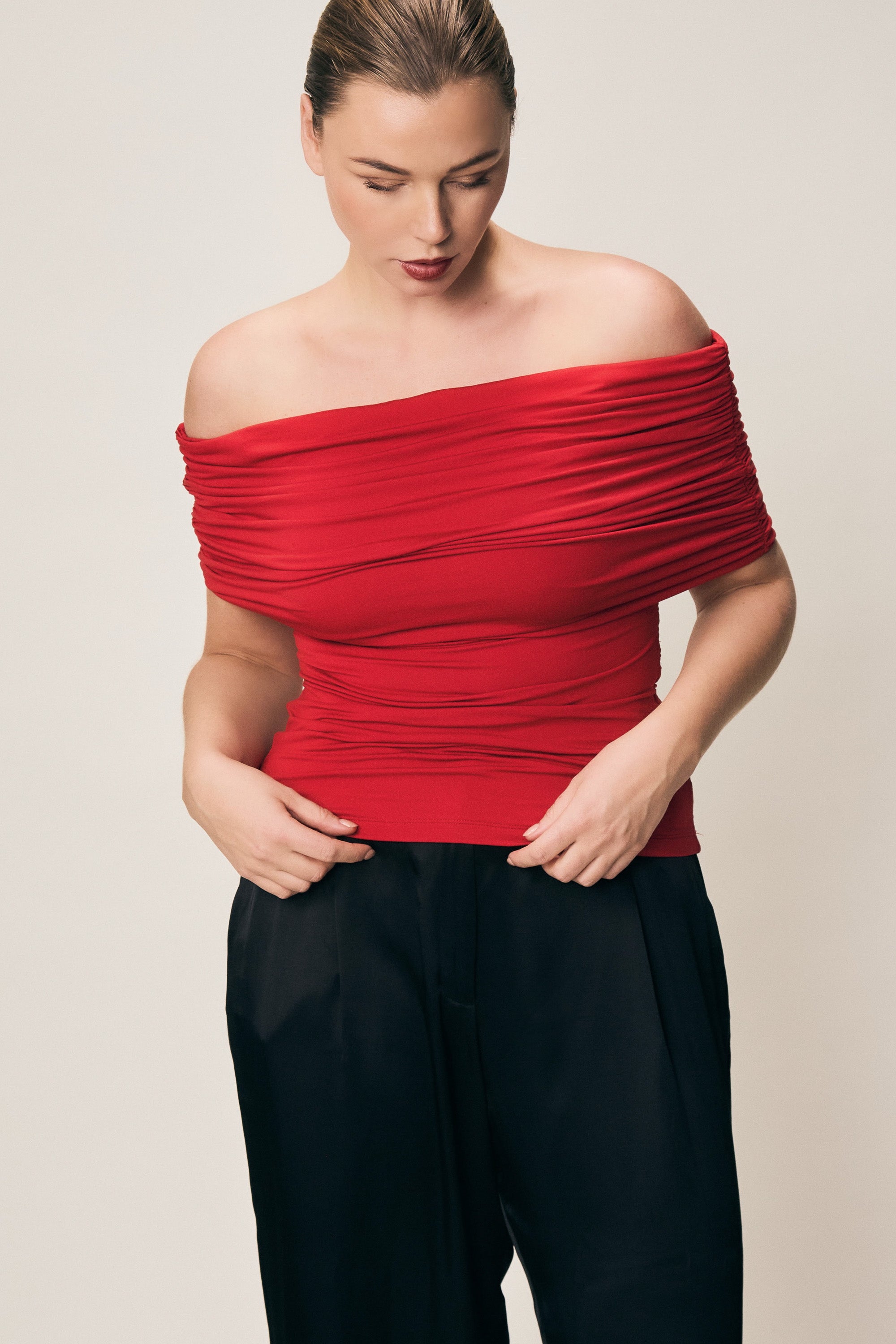 VIVEH Dosinia top in Walnut – styled view