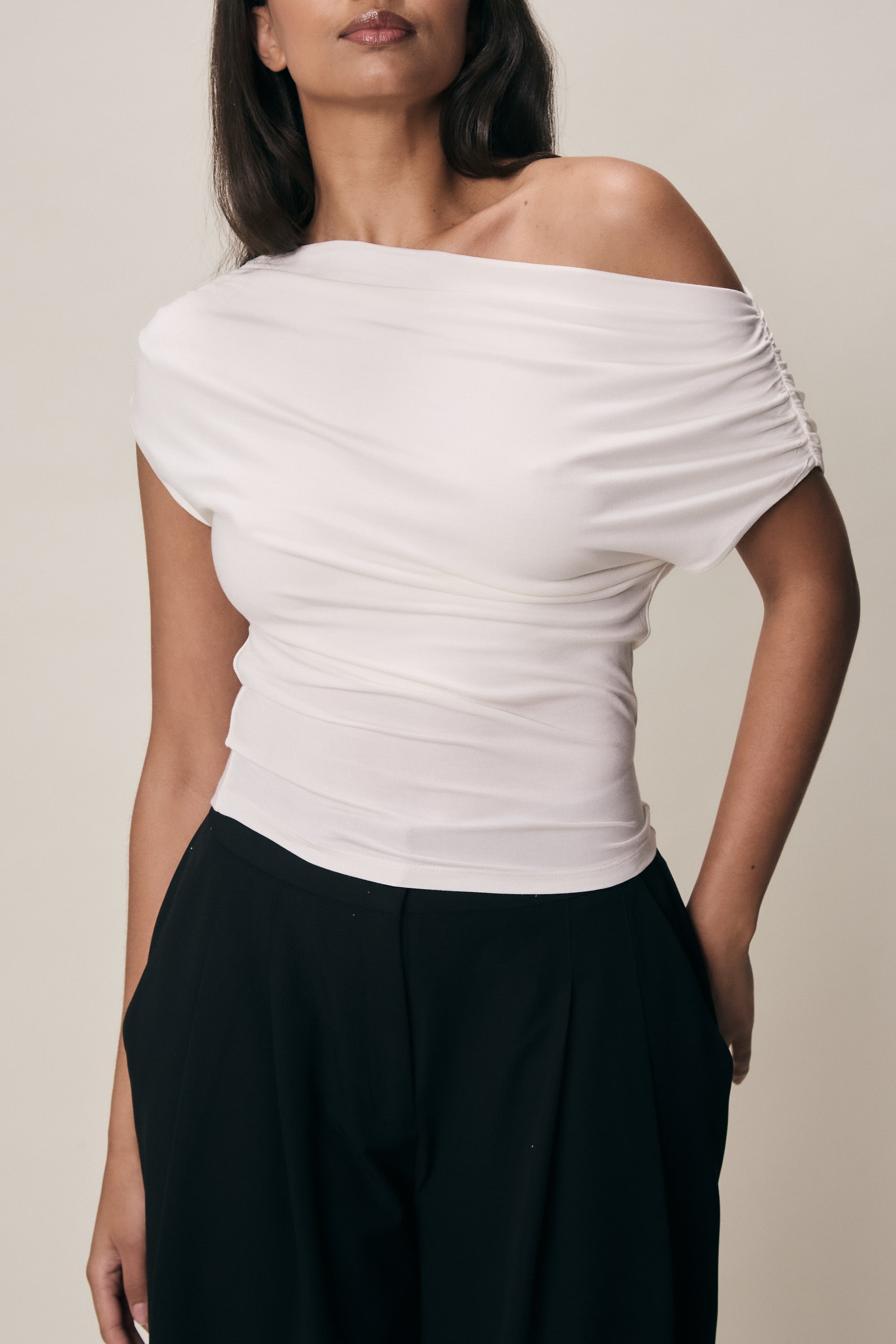 VIVEH Ruta top in Black – back view