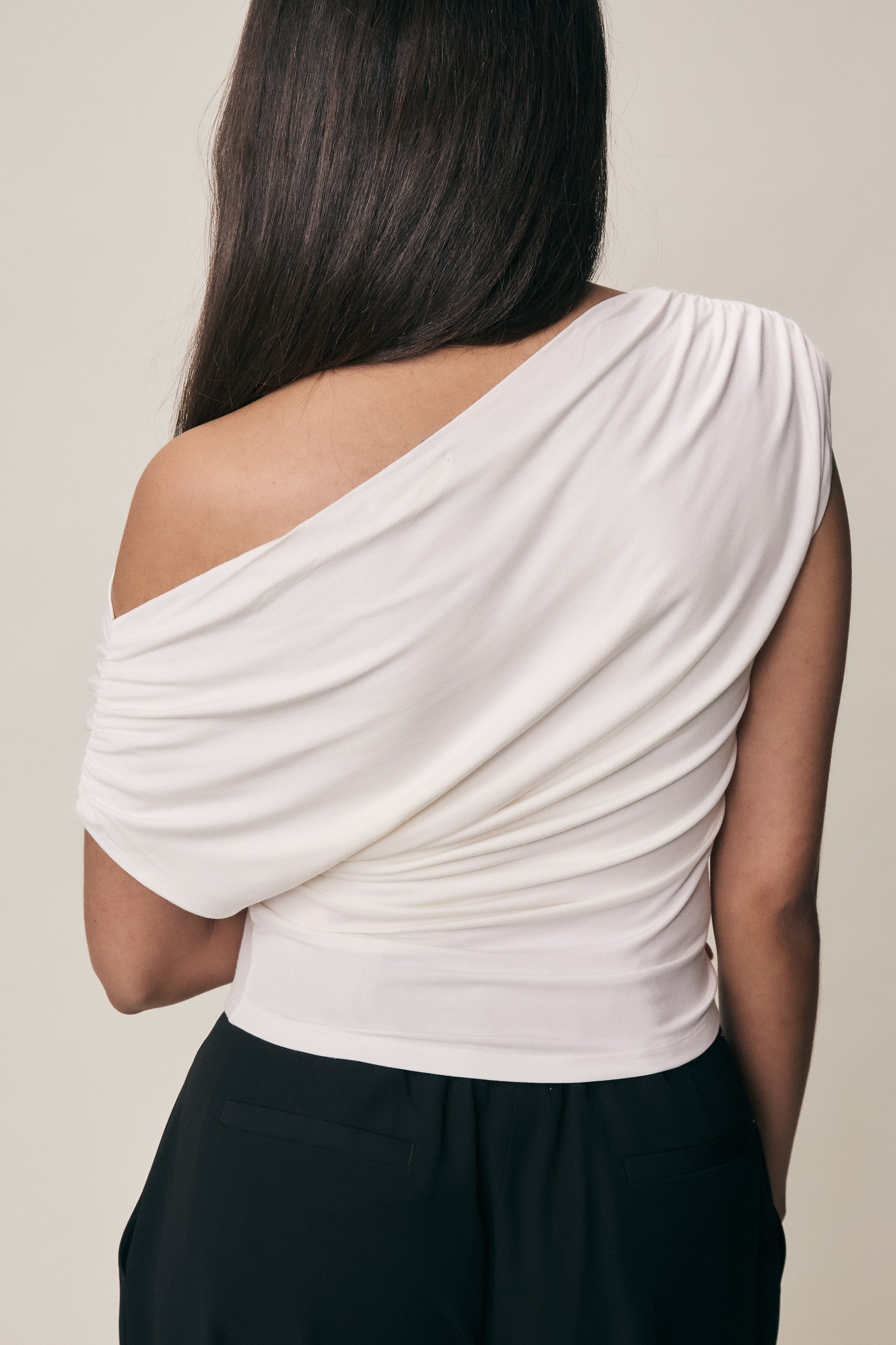 VIVEH Ruta top in Black – styled view