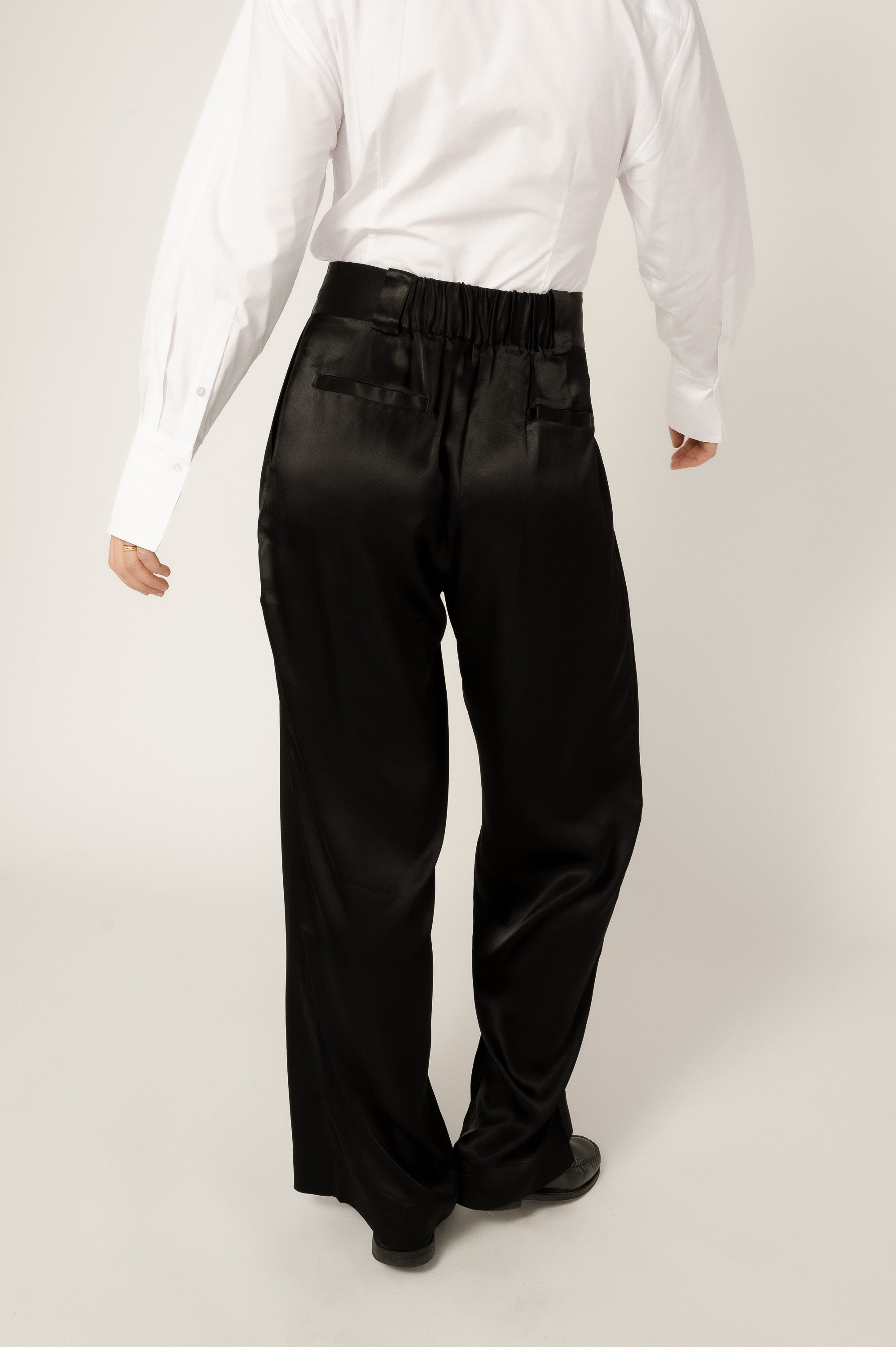VIVEH Cedar trousers in Walnut – styled view