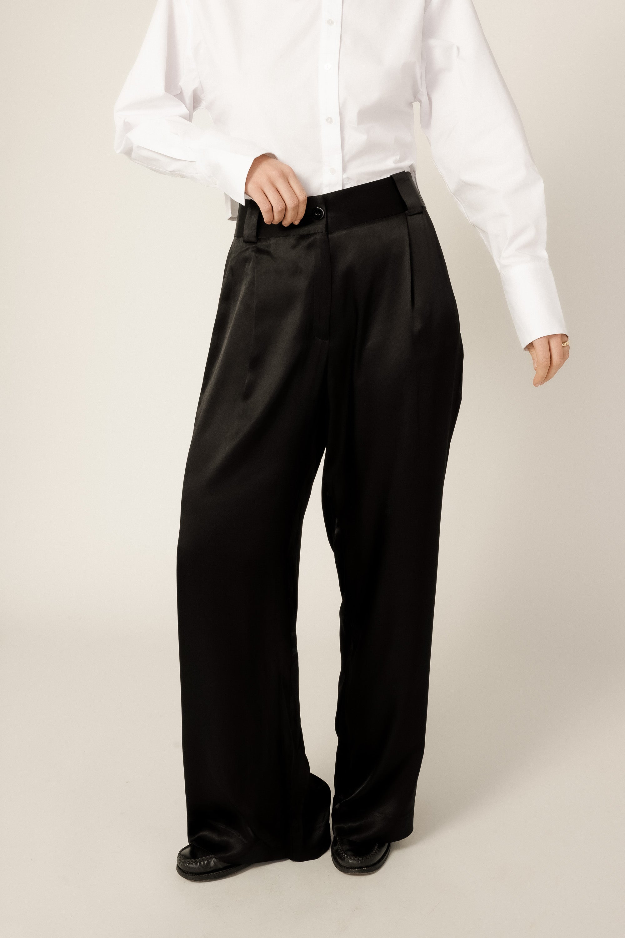 VIVEH Cedar trousers in Walnut – styled view